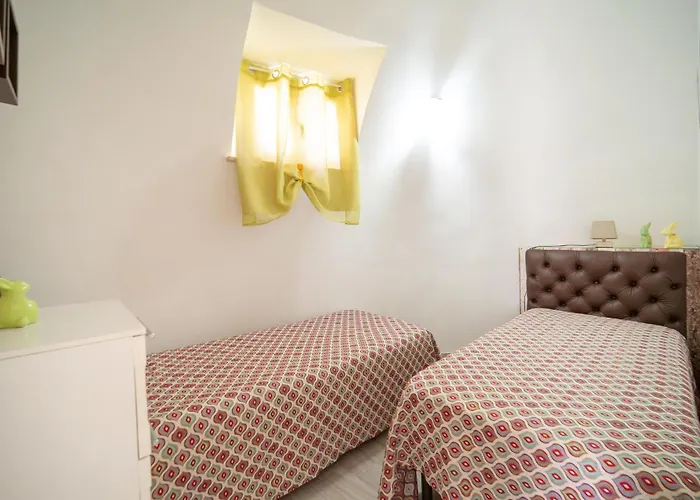 2 Bedroom Gorgeous In Holiday home Sciacca