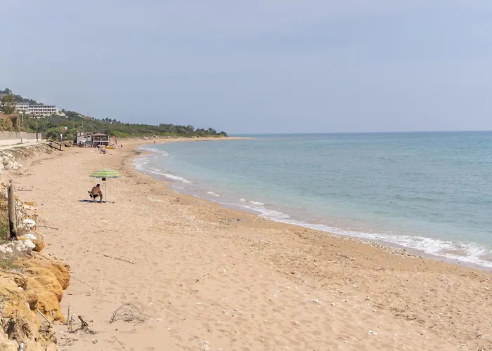 2 Bedroom Gorgeous In Holiday home Sciacca